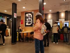 -麦当劳(上海虹桥站30B检票口楼上)