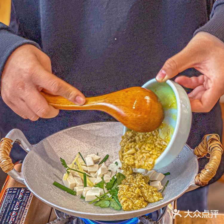 元旦逛豫园不能错过的蟹黄面