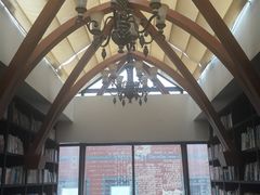 -钟书阁(松江泰晤士小镇店)