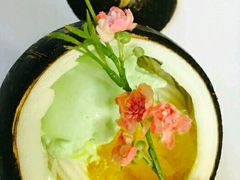 -志龙皇冠吃货椰子铺