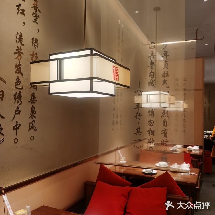 不愧是专门吃烤乳鸽的，没有让人失望