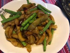 -香巴拉云南餐厅(华莱坞店)