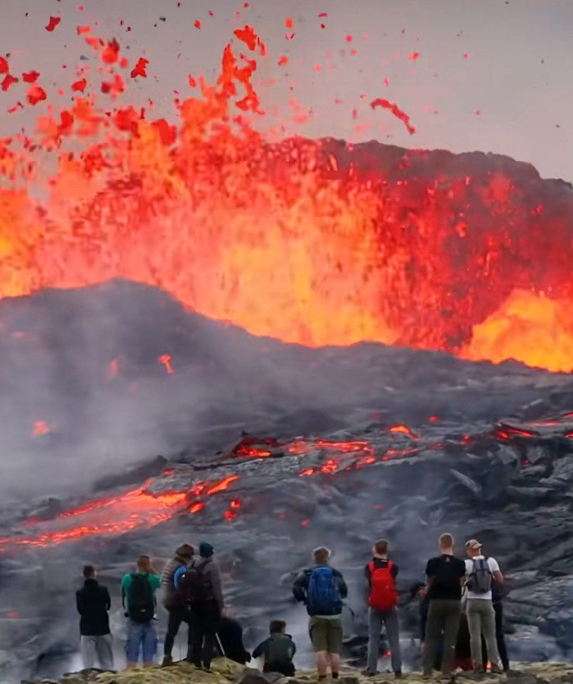 冰岛火山爆发震撼视角