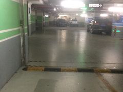 -绿地缤纷城-停车场