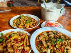 藿香肥肠-茅屋大酒店