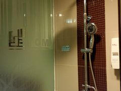 特惠大床房-莫泰酒店(上海虹桥北新泾地铁站天山路店)