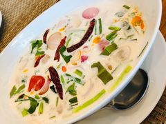 -Chom Cafe and Restaurant
