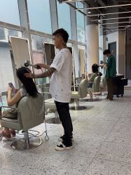 -PE SALON 