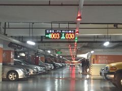 -百盛优客城市广场-停车场