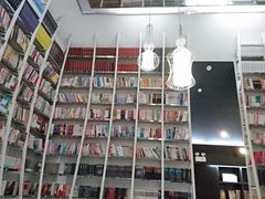 -钟书阁(松江泰晤士小镇店)