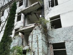 -四川汶川特大地震漩口中学遗址