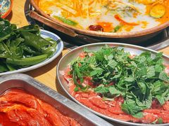 -洱火云南酸菜牛肉火锅(石景山当代商城店)