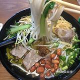 豆芽，还有酸豆角，还有花生米