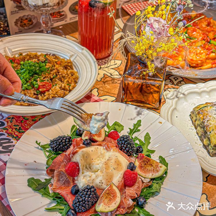 恭喜万象城拥有加菲猫同款千层意面…