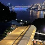 爬坡上坎吃烤肉，这个体验也只有山城重庆才能体验吧！