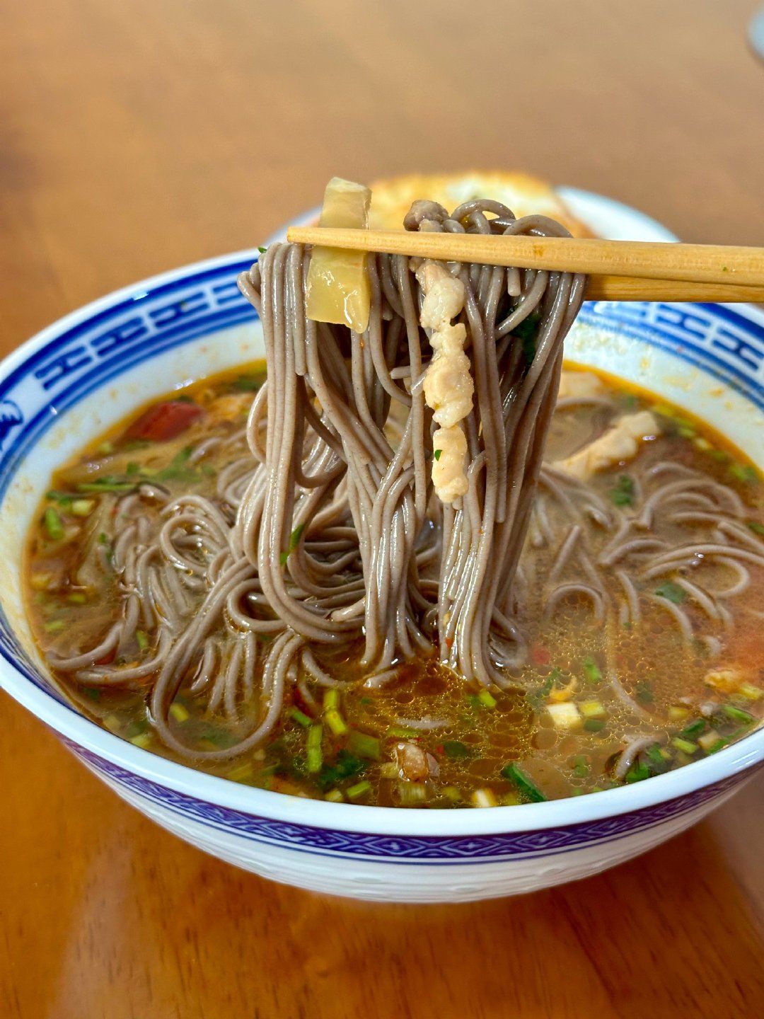 煎蛋,榨菜肉丝荞面