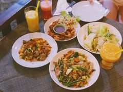 -Dash Teak House