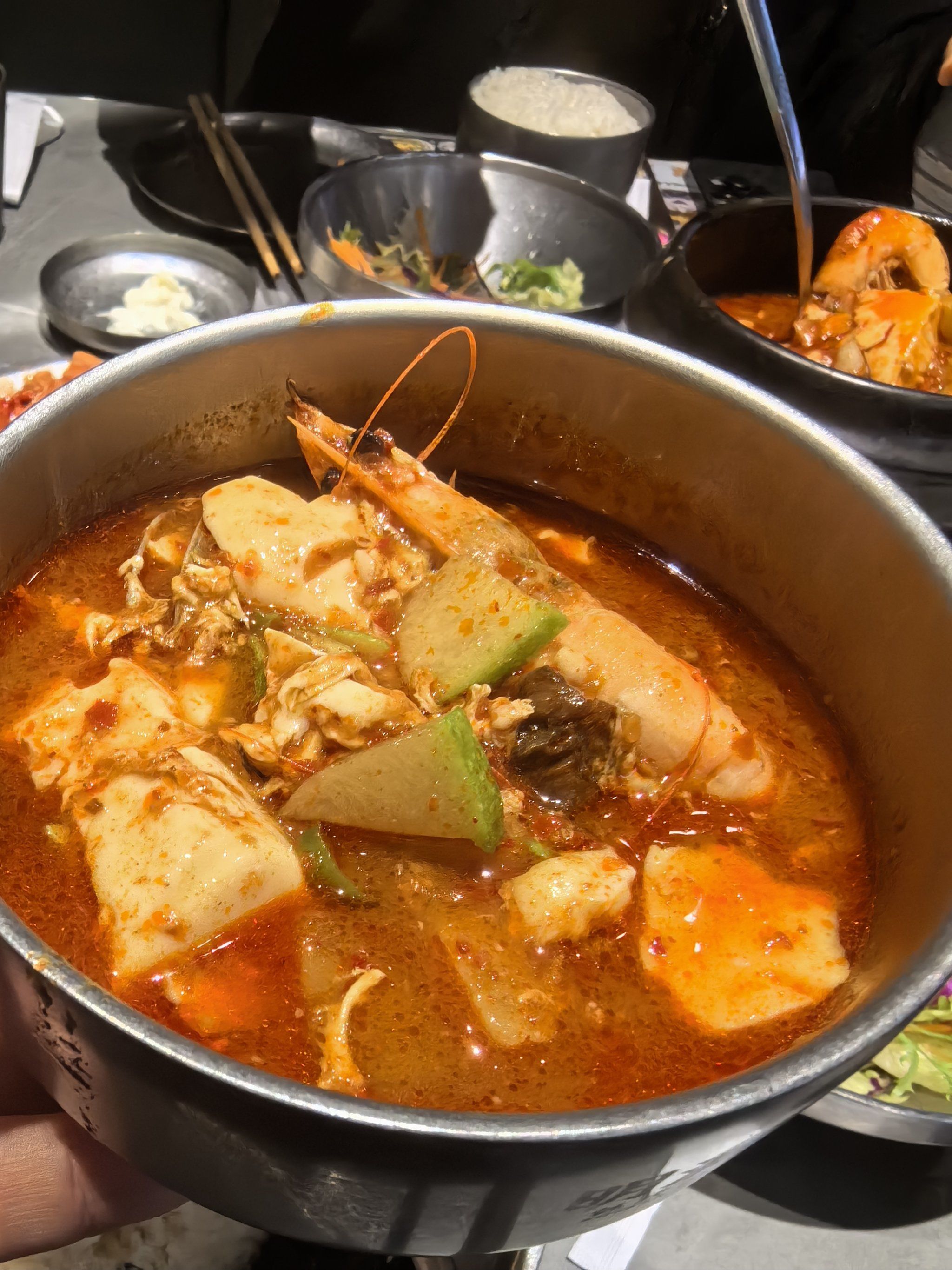 辣酱蟹和辣辣的海鲜豆腐汤,吃着暖暖的