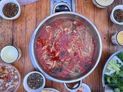 -黄利砖万峰林布依特色酸笋牛肉馆