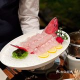 这家高奢海鲜火锅配享太庙！花小钱装大杯！