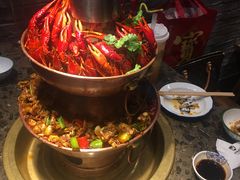 -沪小二炭火蛙锅(淮海中路美食不夜城店)