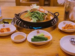土豆排骨火锅-喇喇排骨火锅·传统韩式脊骨汤(望京西园总店)