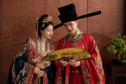 -雪中彩影婚纱摄影·微光艺术中心