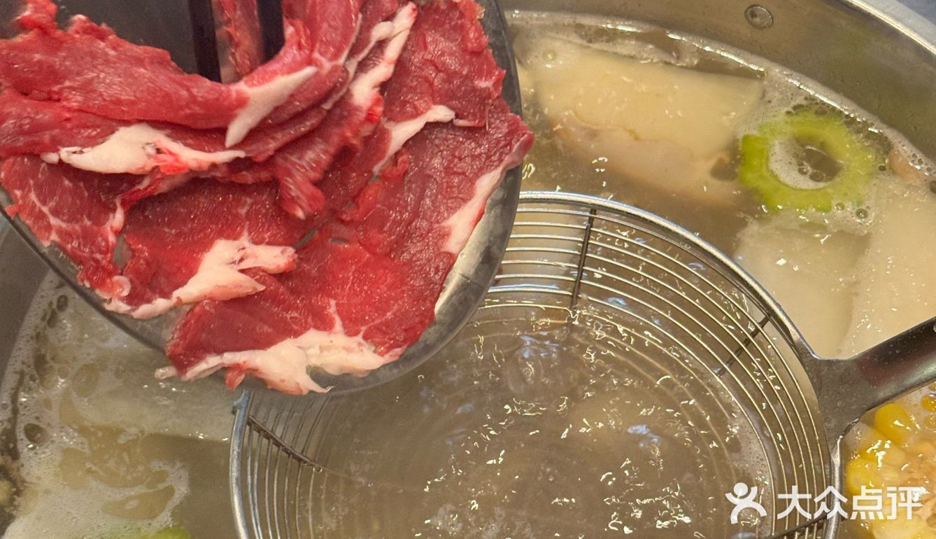 这家全球🌏有肉源的牛肉火锅的肉感确实不一样