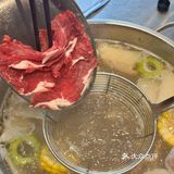 这家全球🌏有肉源的牛肉火锅的肉感确实不一样
