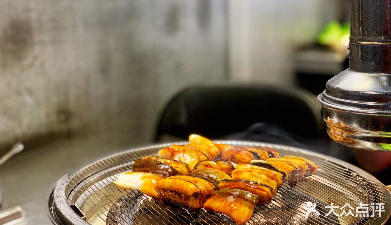 可以看到他们家的鳗鱼真的好大好大一条