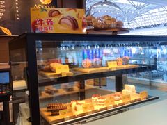 面包甜点陈列柜-麦当劳(广州南站店)