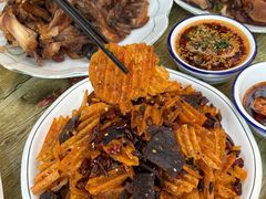 -丹水桥地锅鱼·翘嘴鲌·地方特色全鱼宴(丹江口大坝店)