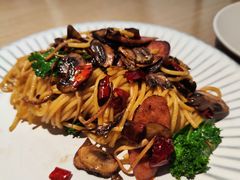 野菌辣香肠意面-本处·素食·融合料理(南油店)
