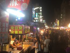 -六合夜市