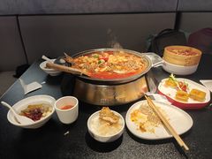 -辣尚瘾·烤鱼·新川菜(牡丹园直营店)