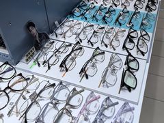 -美式眼镜·授权蔡司.依视路.尼康.豪雅.明月(南翔印象城店)