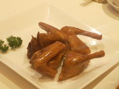 脆皮乳鸽-利苑酒家(合景国际金融广场店)