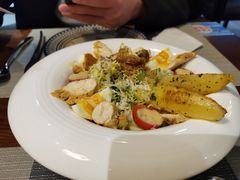 经典沙拉配三文鱼-LA CREPERIE BRETONNE布列塔尼法式餐厅(天童北路店)