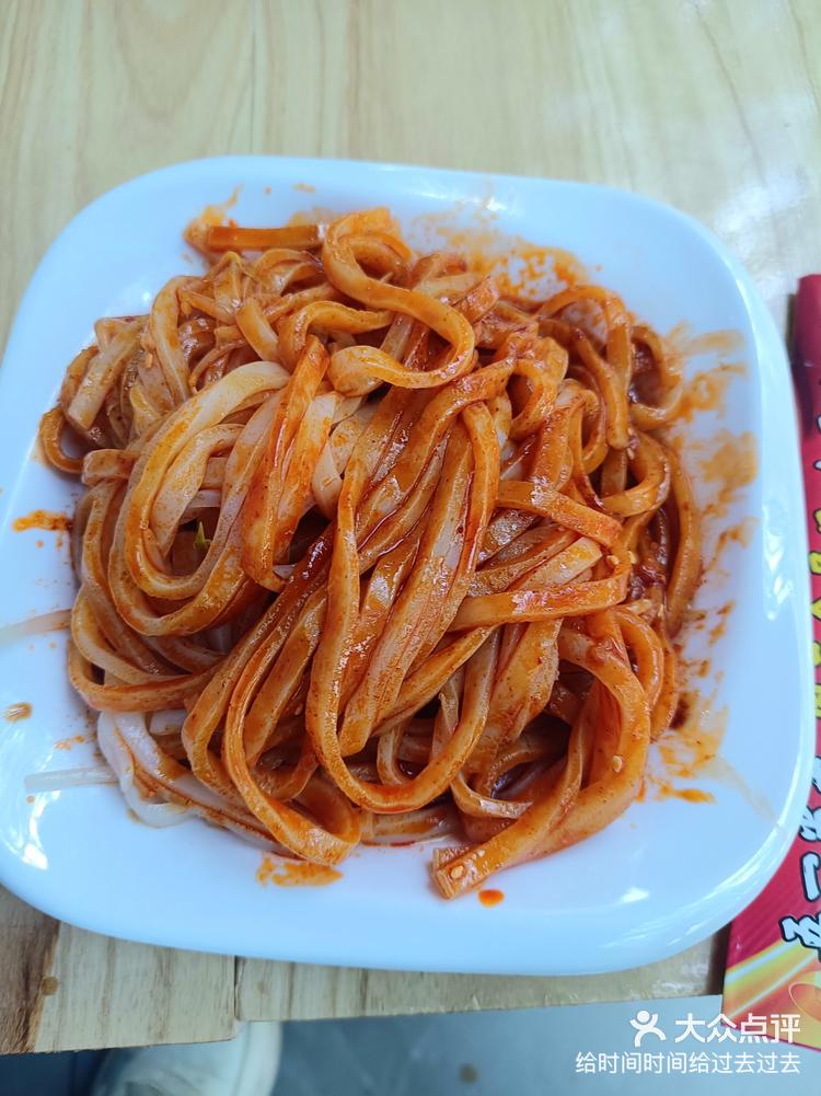 凉皮 #没见过这么好吃的擀面皮 天热了,就喜欢吃口凉皮肉夹馍拌上