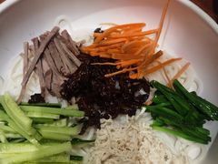 鸡丝凉米线-云海肴·汽锅鸡·云南代表菜(天山百盛优客店)