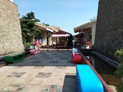 -亚龙湾亚泰商业街