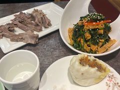 手抓羊肉半斤-贯贯吉·清真餐厅(浙江中路店)