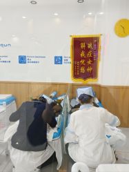 -靓芙泉专研痘痘肌