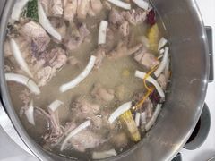-喃喃椰·糟粕醋·椰子鸡火锅(七堡花园店)