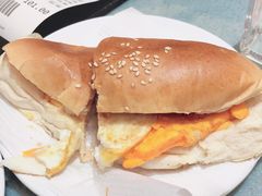 招牌咸牛肉芝士猪仔包-华嫂冰室(尖沙咀店)