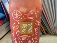 噗呲水蜜桃气泡茶-奈雪的茶(百盛店)
