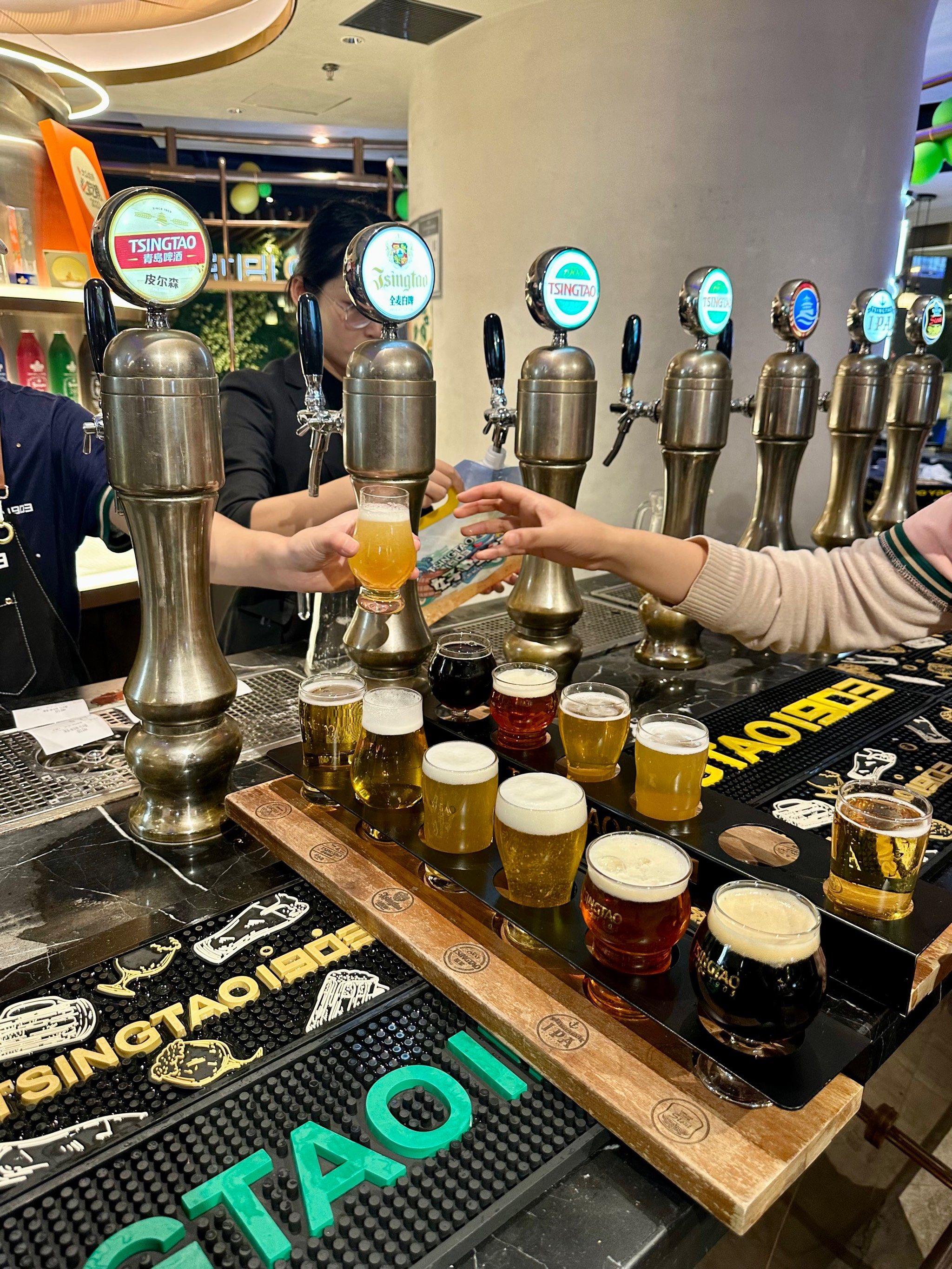 正八经的青岛啤酒出厂的鲜啤,绝dei是头