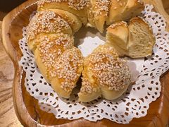 土耳其芝麻圈馕-胖老汉椒麻鸡清真新疆菜(西御街店)