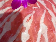 -老牌坊云南鱼豆花火锅(哈西万达店)