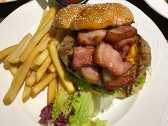 -拉亚汉堡经典餐厅(商城路店)